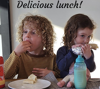 children eating lunch